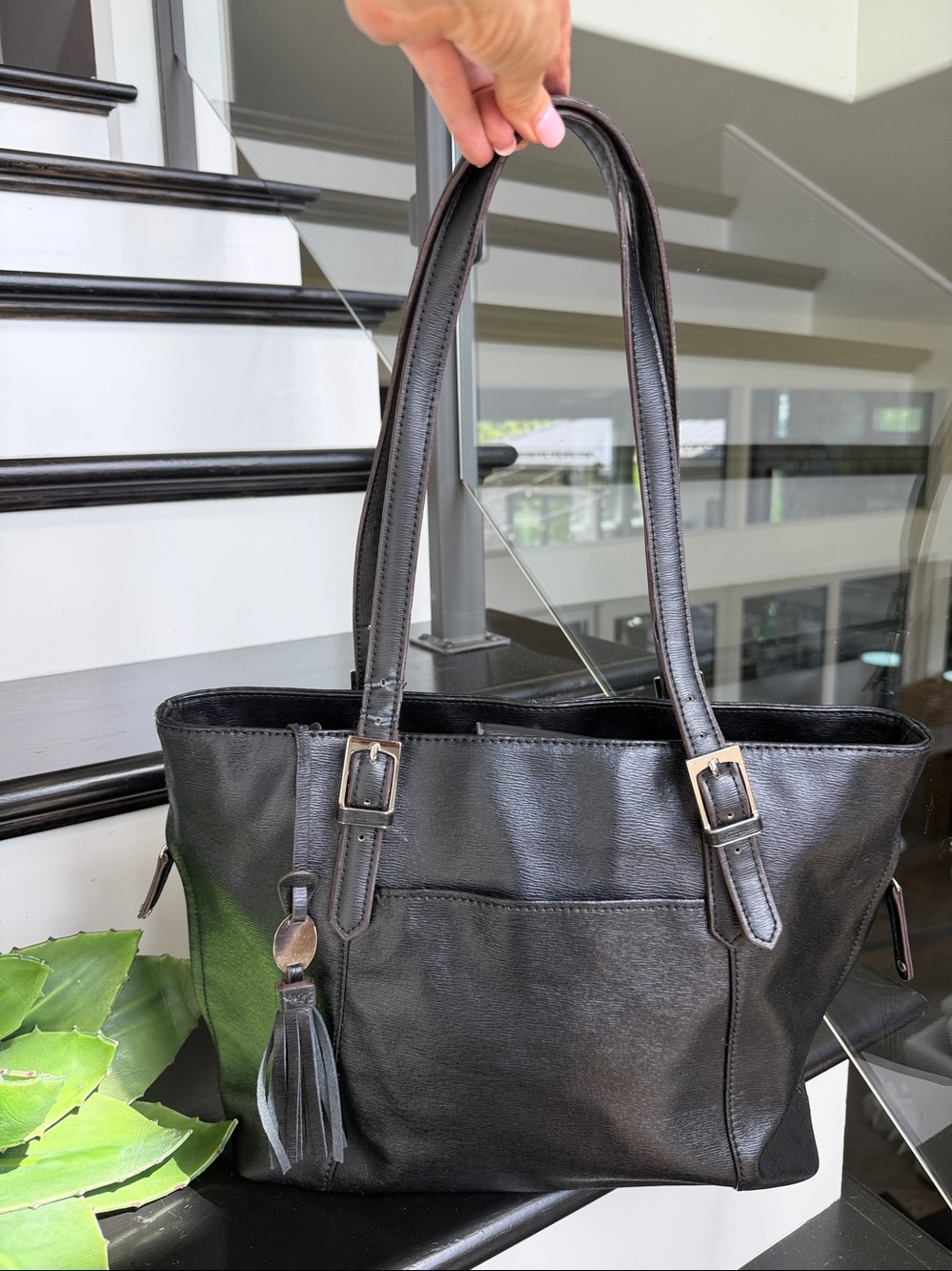 Tignanello black leather tote shoulder bag like new work purse organizer